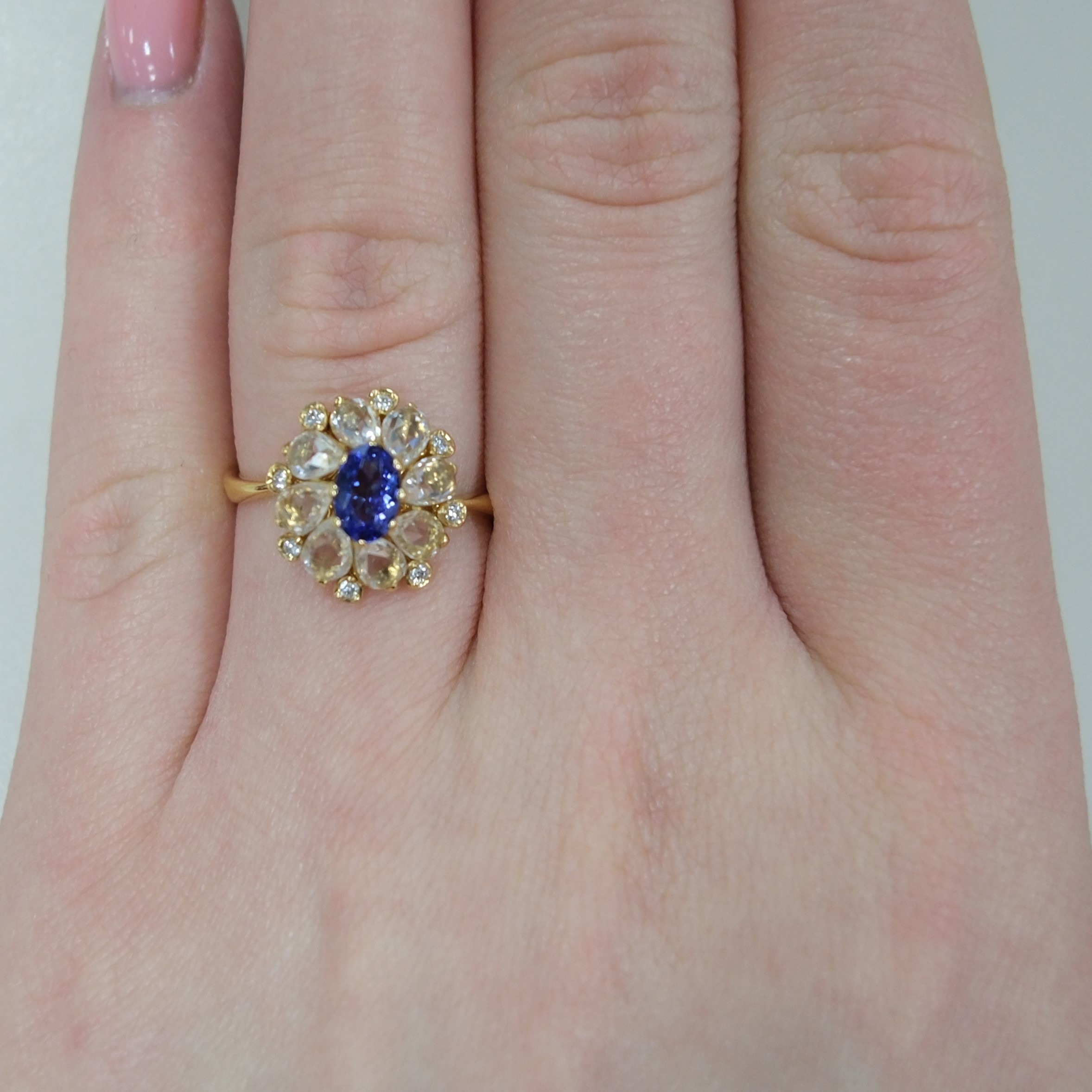 Кольцо из желтого золота с танзанитом